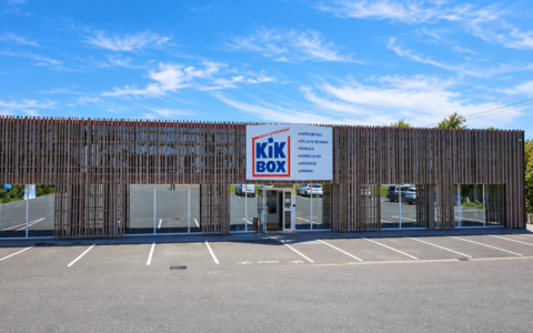 façade du kik box à la roche sur yon